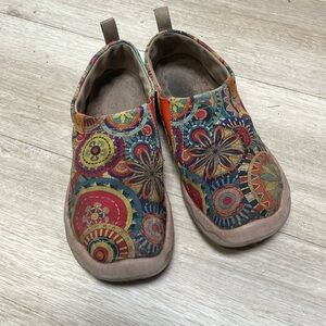 UIN shoes